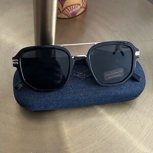 House OF Harlow 1960 Double Bridge Aviator Black  Sunglasses And Denim Case